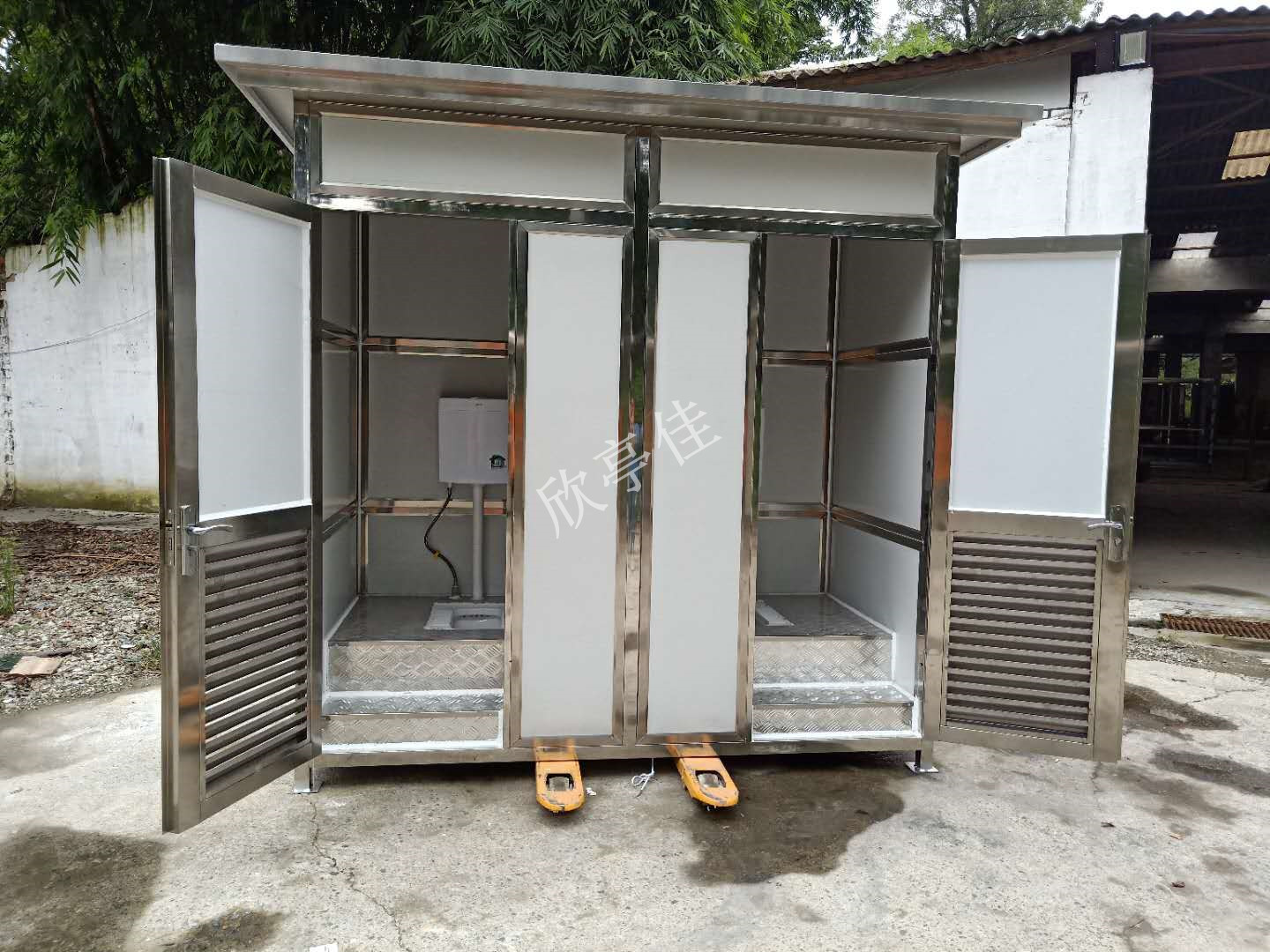 不锈钢移动厕 